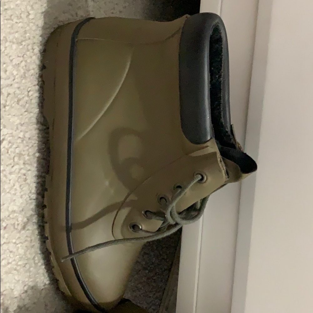 Shoes - Picture 2 of 4